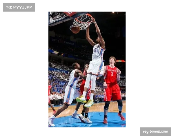 勇士库里因右股四头肌挫伤将缺阵一周 球队季后赛前景蒙阴影